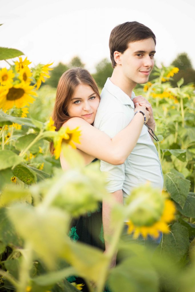 Sunflower Photo Shoot Windsor Castle Park Engagement Session Oneofakind Photogaphy Virginia Photographrs-41